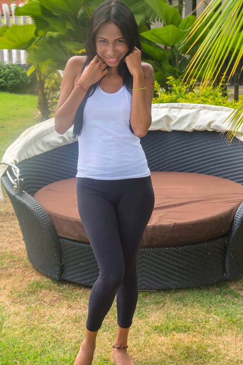 Лариса, 22 года, 2 размер груди